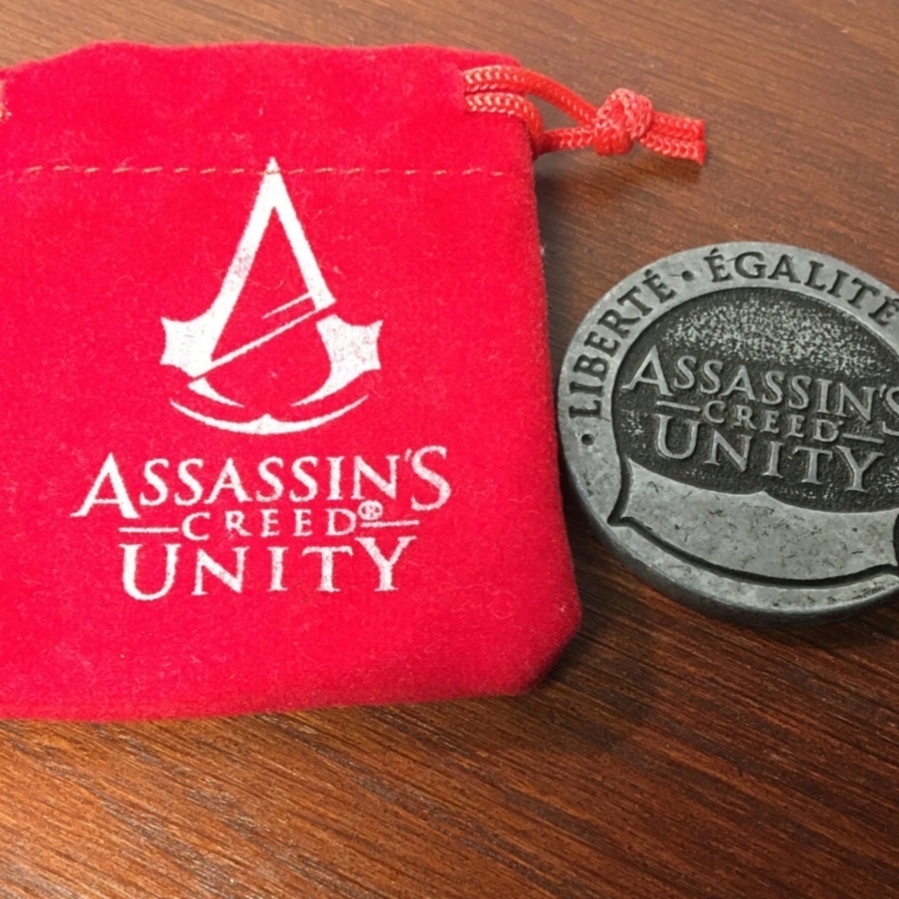 Assassin's Creed Unity Red Pouch and Coin